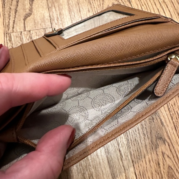 Michael Kors Trifold Wallet - Picture 6 of 13